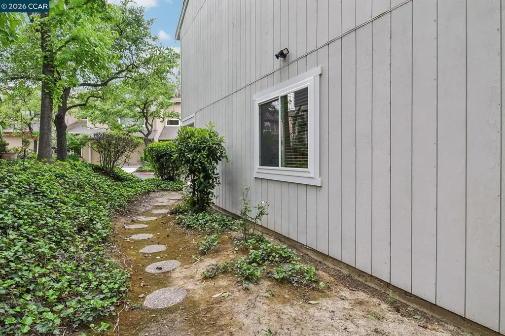 2460 Heatherleaf Lane Martinez CA 94553