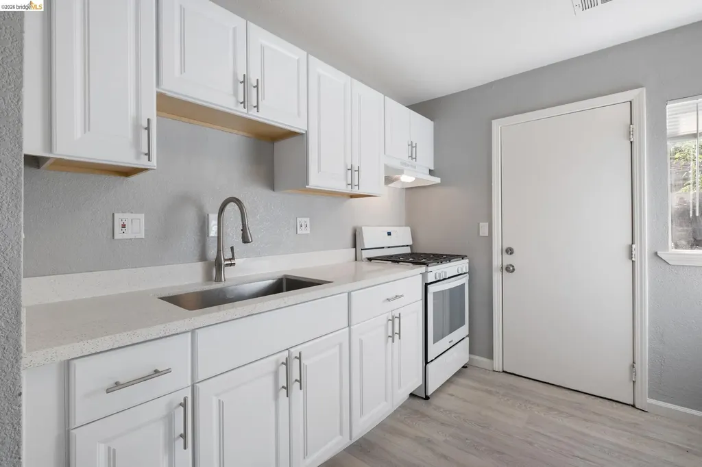 53 Alturas Avenue Pittsburg CA 94565