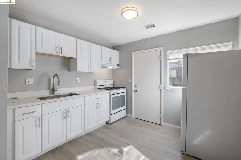 53 Alturas Avenue Pittsburg CA 94565