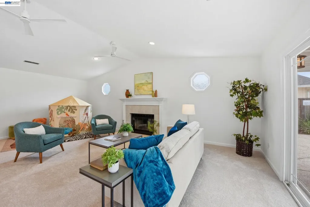 6387 Narcissus Avenue Newark CA 94560