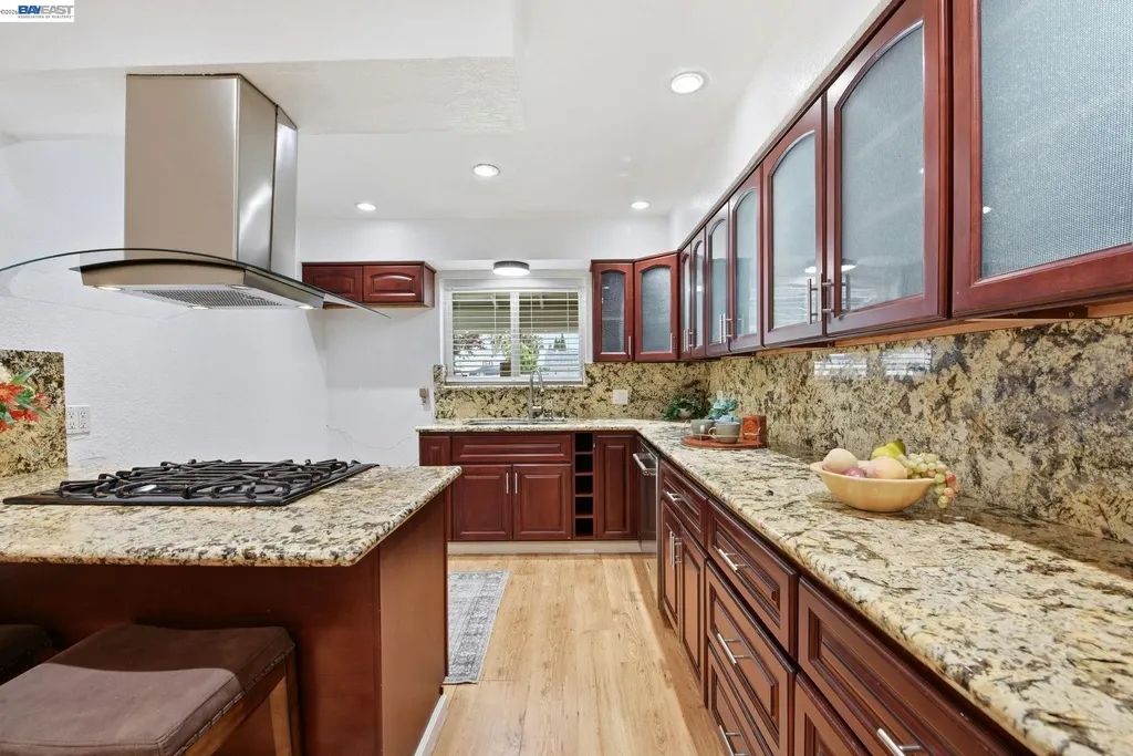 6387 Narcissus Avenue Newark CA 94560