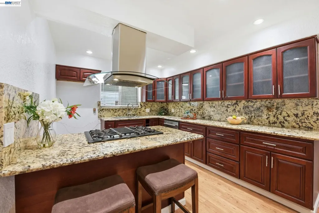6387 Narcissus Avenue Newark CA 94560