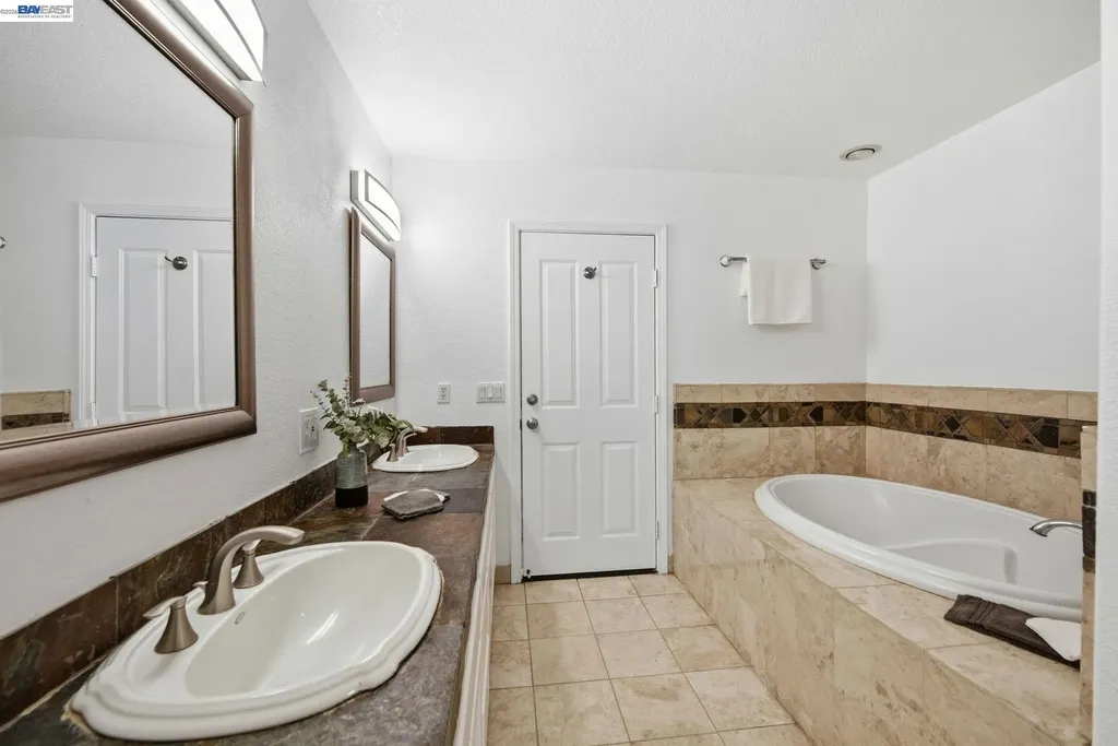6387 Narcissus Avenue Newark CA 94560