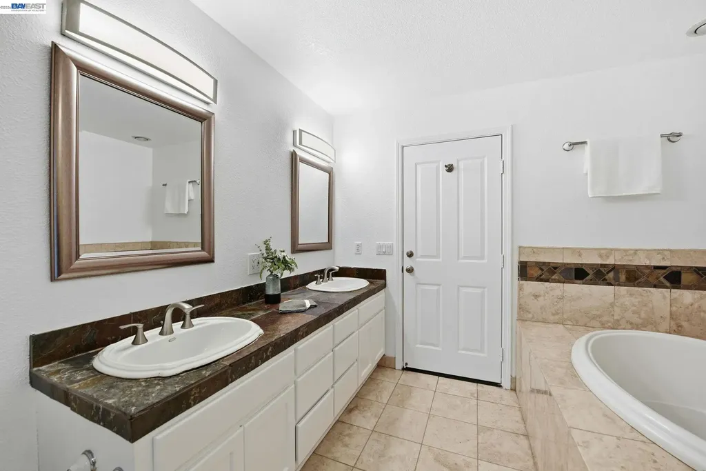 6387 Narcissus Avenue Newark CA 94560