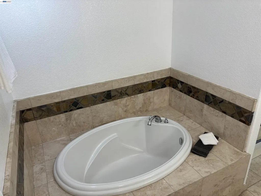 6387 Narcissus Avenue Newark CA 94560