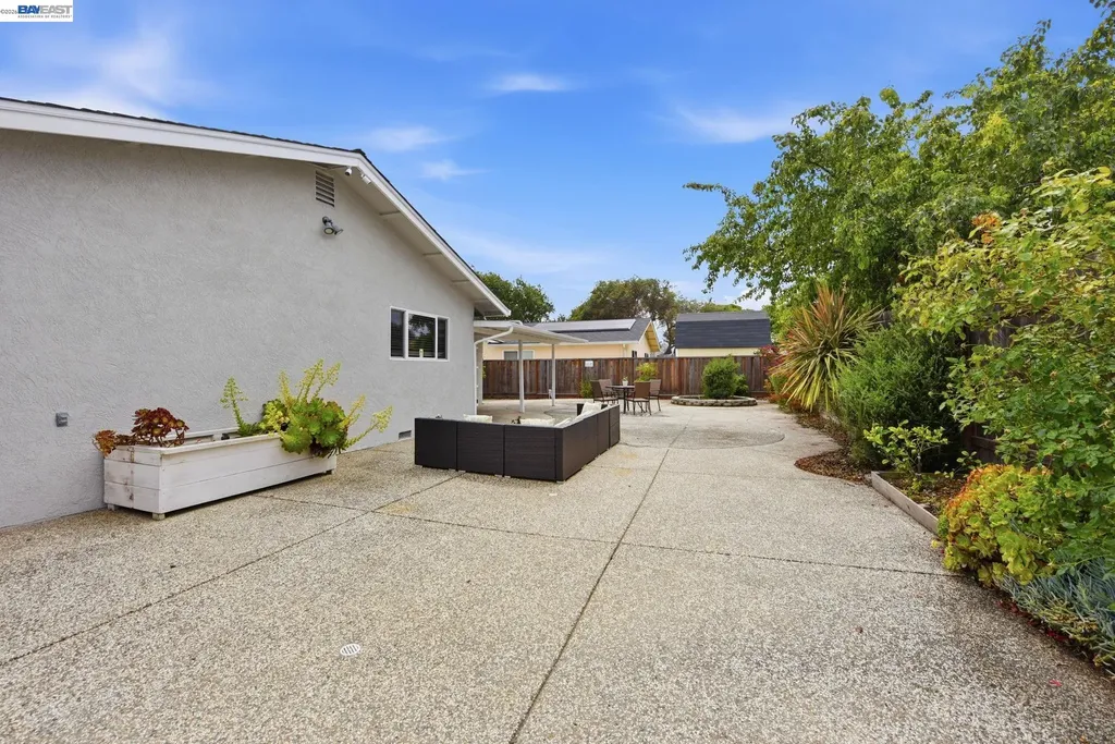 6387 Narcissus Avenue Newark CA 94560