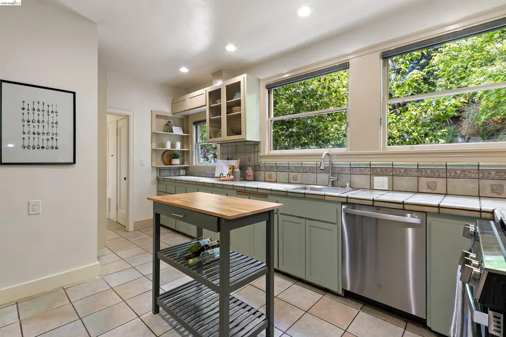774 Trestle Glen Road Oakland CA 94610