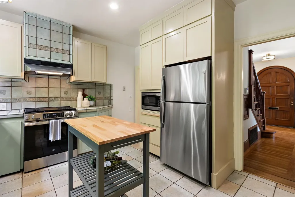 774 Trestle Glen Road Oakland CA 94610
