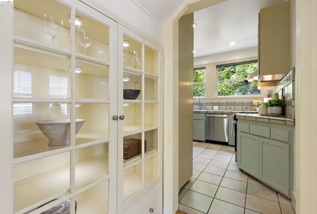 774 Trestle Glen Road Oakland CA 94610