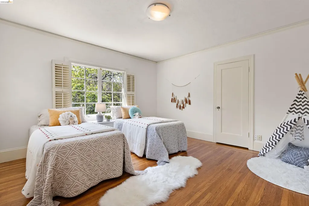 774 Trestle Glen Road Oakland CA 94610