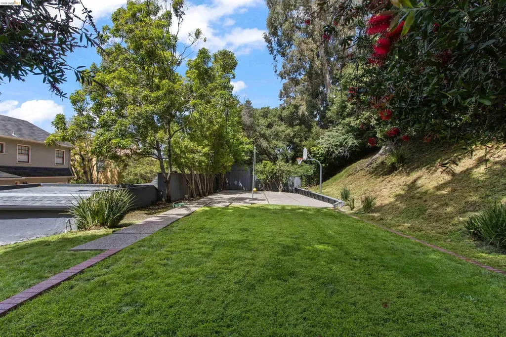 774 Trestle Glen Road Oakland CA 94610