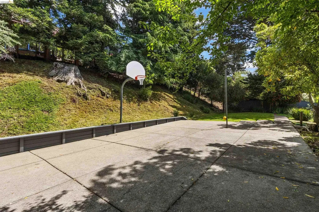 774 Trestle Glen Road Oakland CA 94610