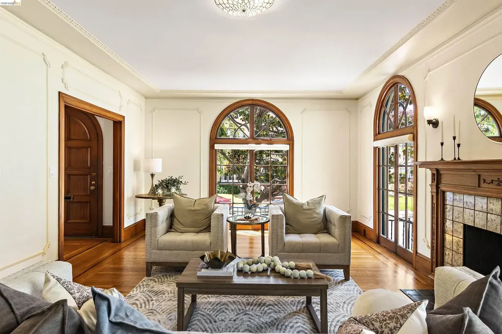 774 Trestle Glen Road Oakland CA 94610