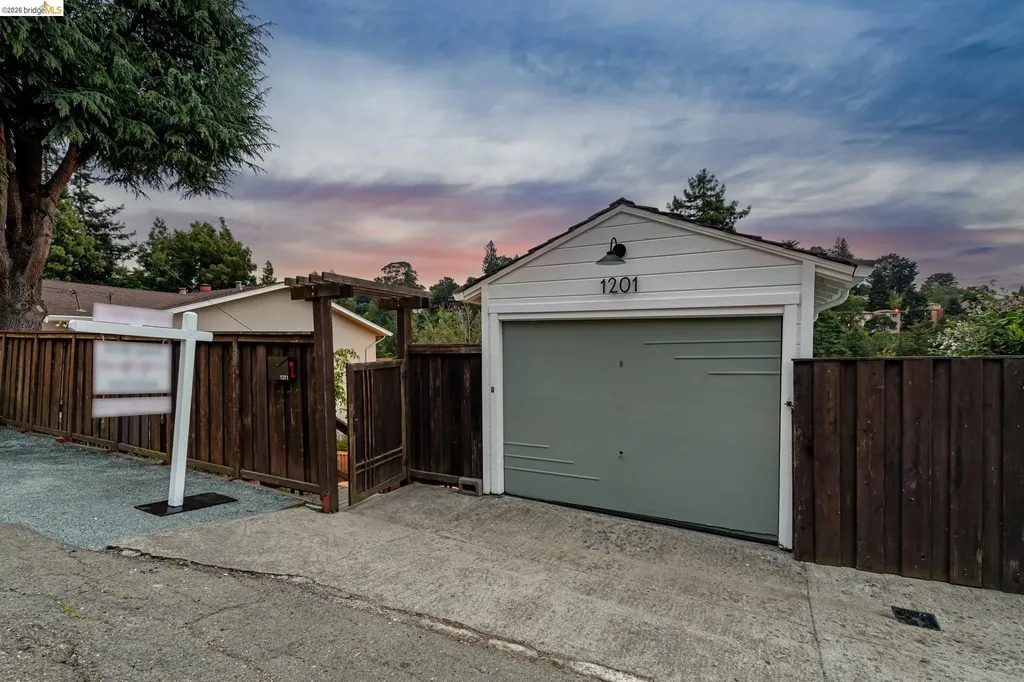 1201 Mountain Boulevard Oakland CA 94611
