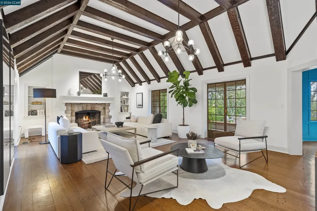 33 La Noria Orinda CA 94563