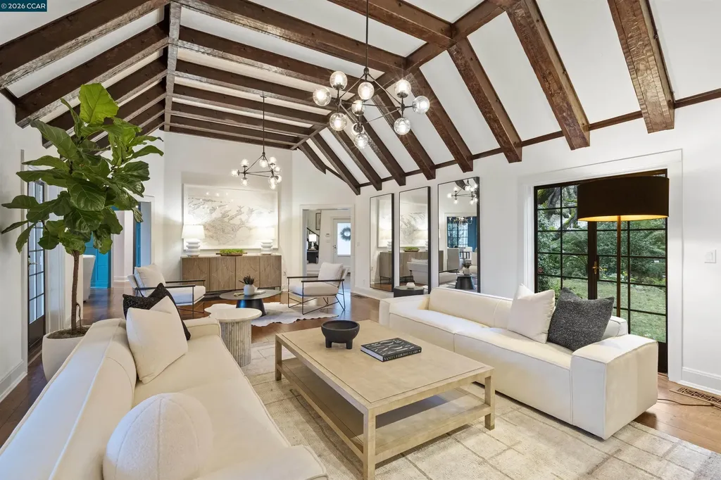 33 La Noria Orinda CA 94563