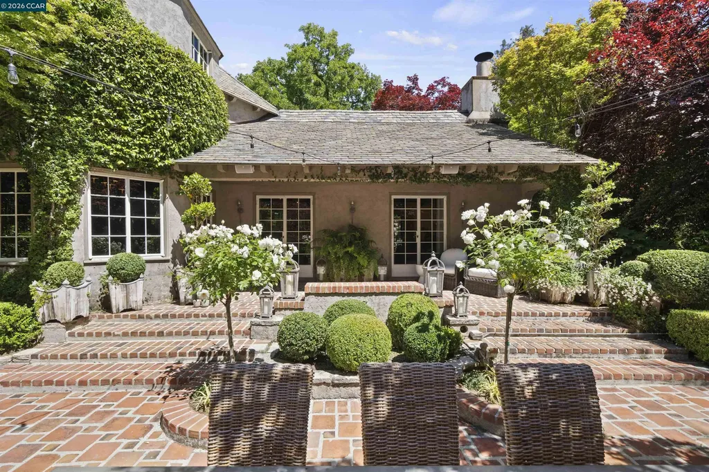 33 La Noria Orinda CA 94563