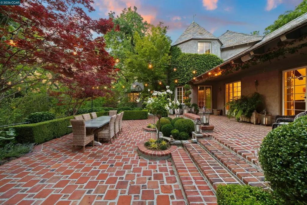 33 La Noria Orinda CA 94563