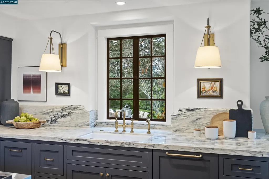 33 La Noria Orinda CA 94563