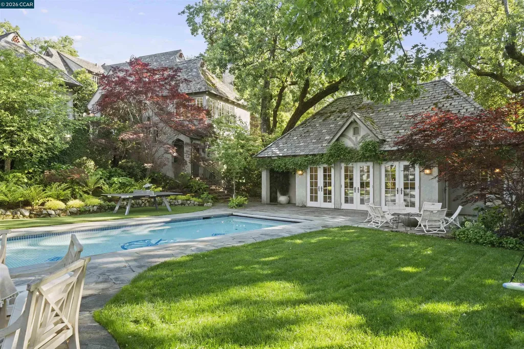 33 La Noria Orinda CA 94563