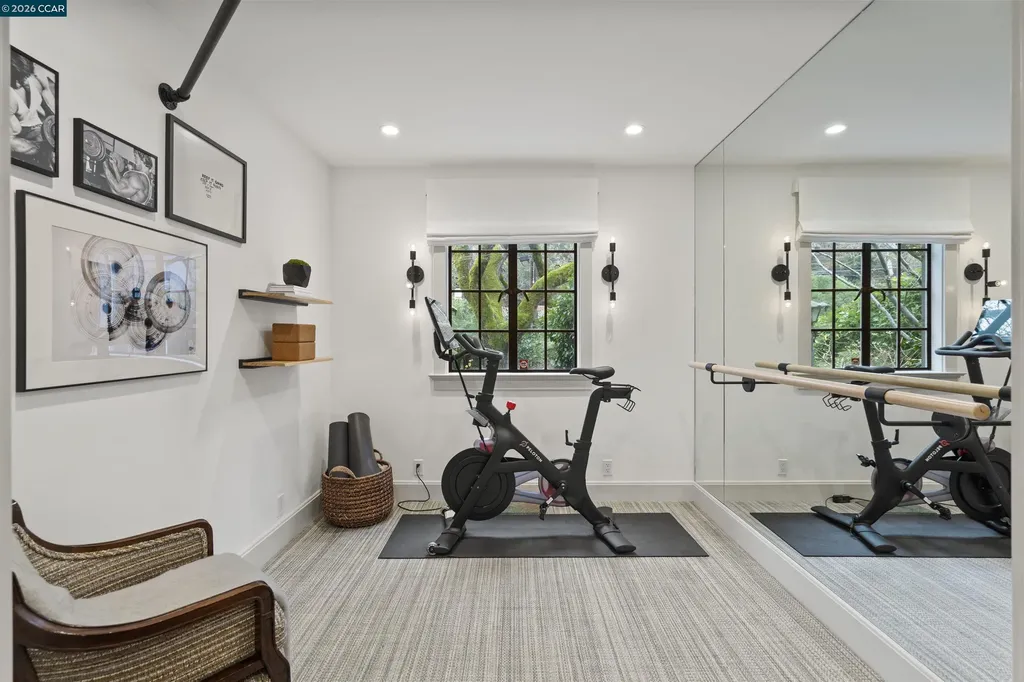 33 La Noria Orinda CA 94563