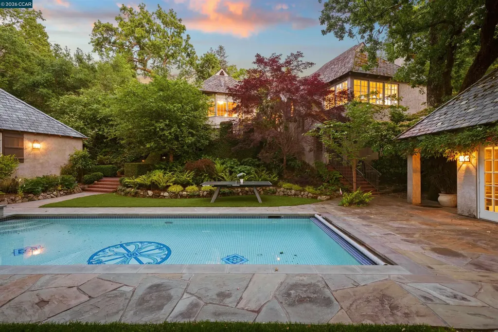 33 La Noria Orinda CA 94563