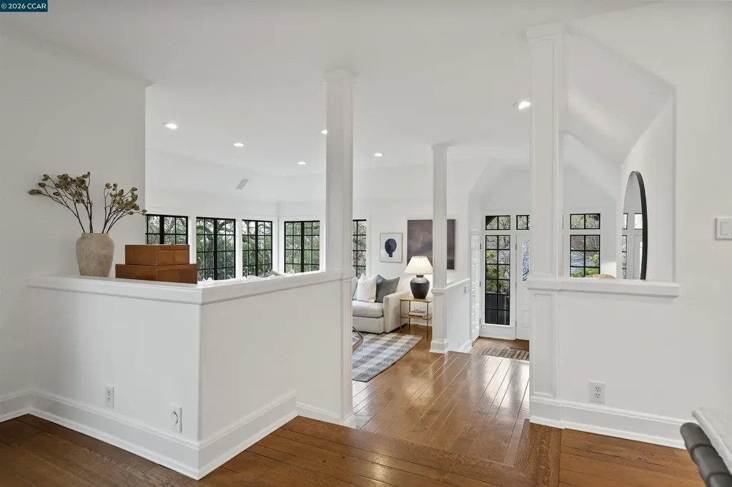 33 La Noria Orinda CA 94563
