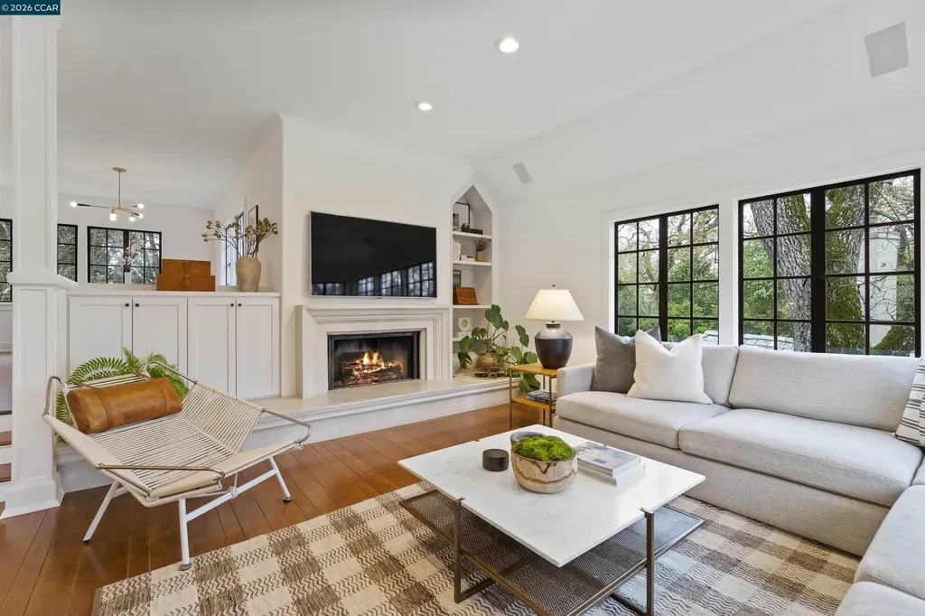 33 La Noria Orinda CA 94563
