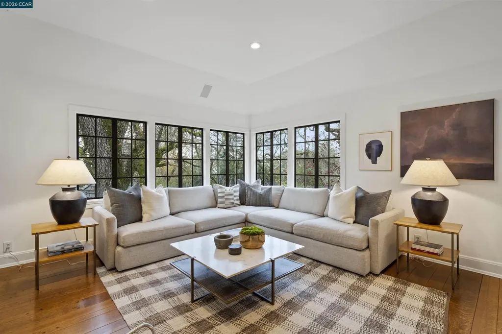 33 La Noria Orinda CA 94563