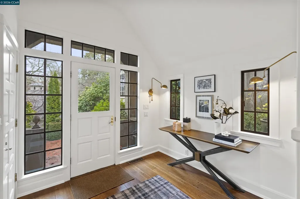 33 La Noria Orinda CA 94563