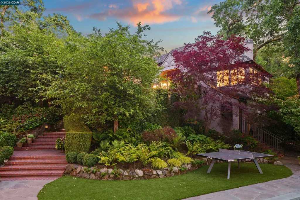 33 La Noria Orinda CA 94563