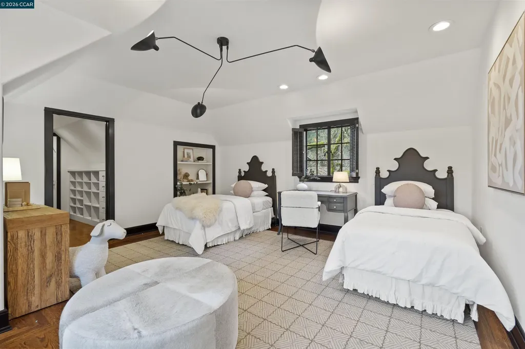 33 La Noria Orinda CA 94563