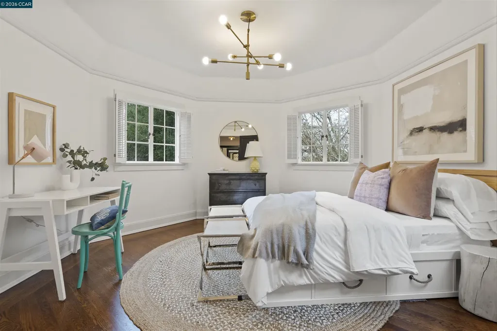 33 La Noria Orinda CA 94563
