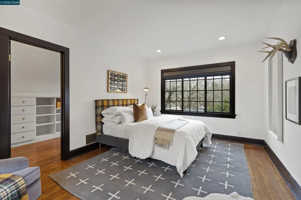 33 La Noria Orinda CA 94563