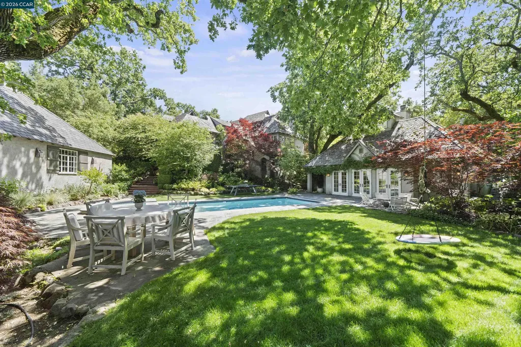 33 La Noria Orinda CA 94563