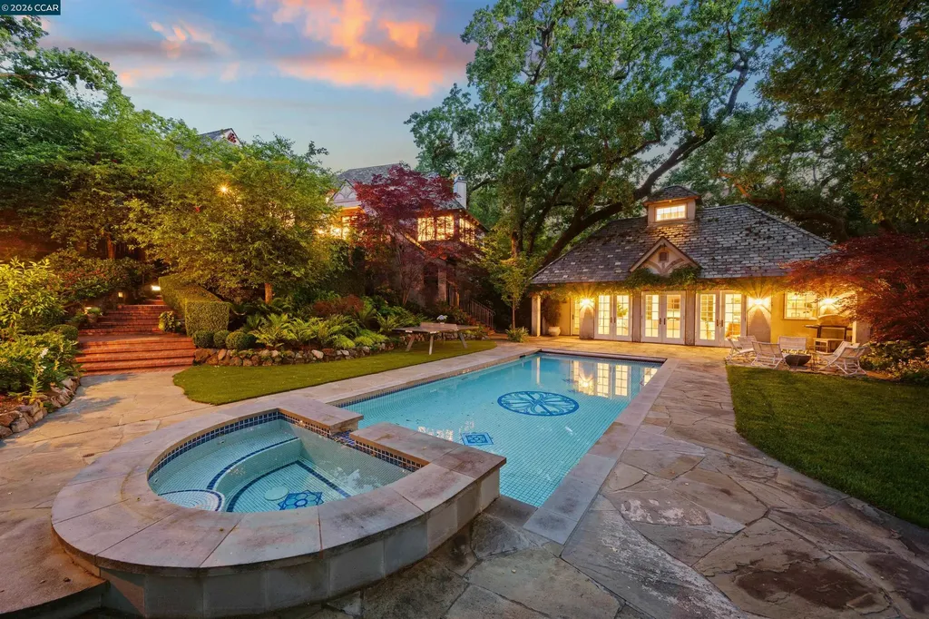 33 La Noria Orinda CA 94563