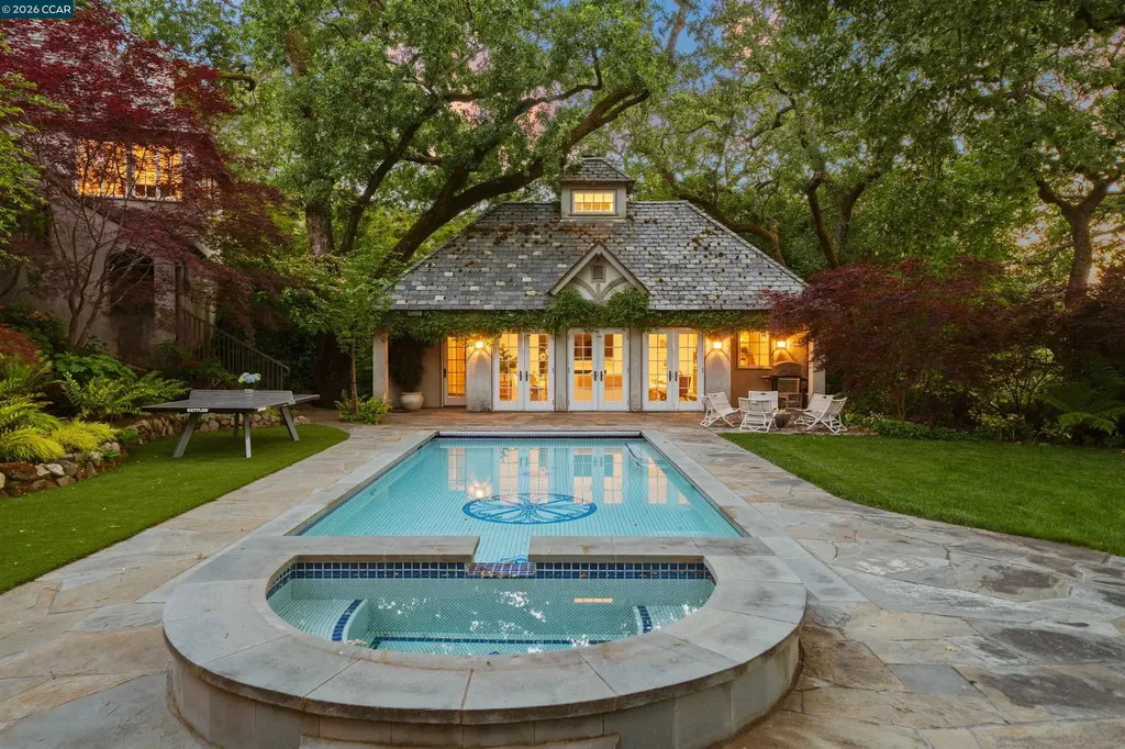 33 La Noria Orinda CA 94563