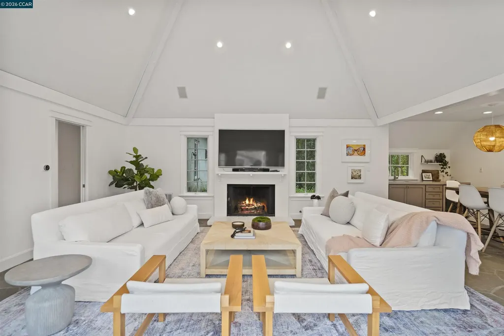 33 La Noria Orinda CA 94563