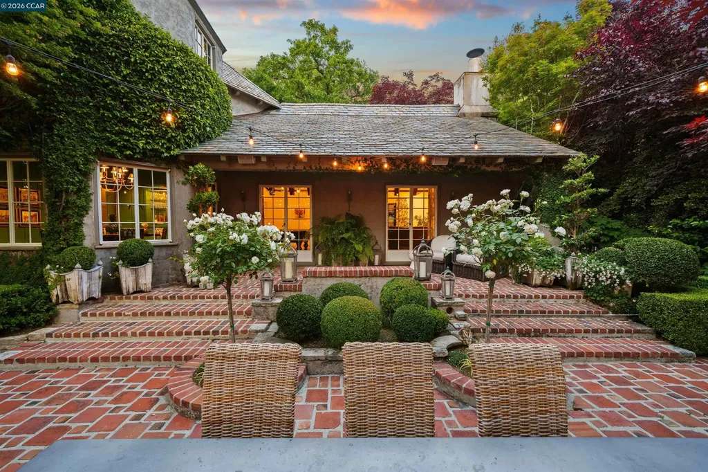 33 La Noria Orinda CA 94563