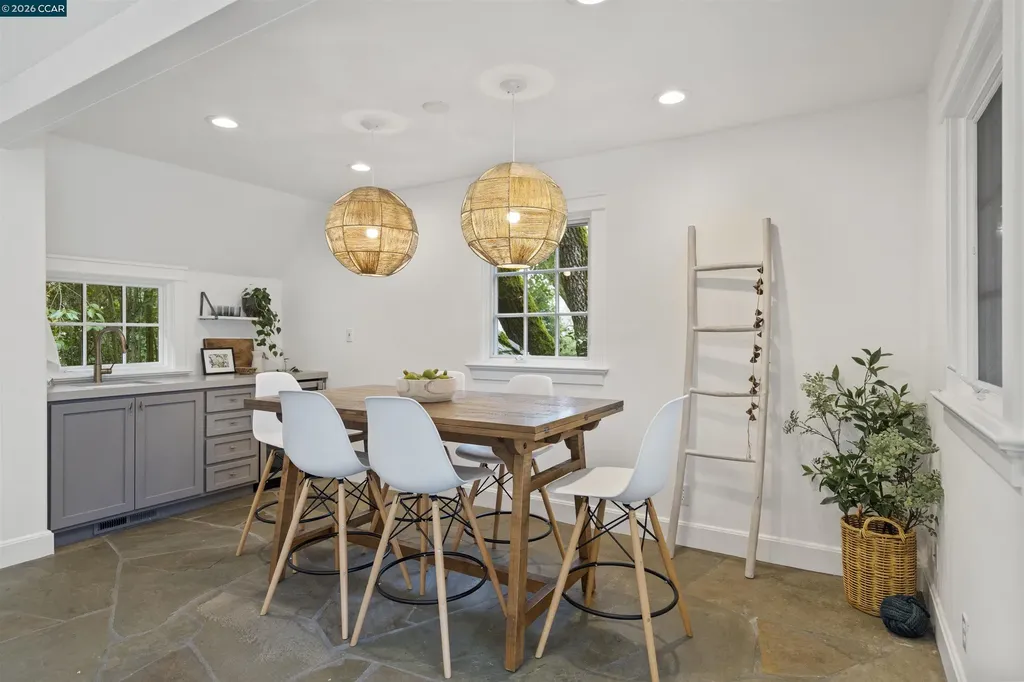 33 La Noria Orinda CA 94563