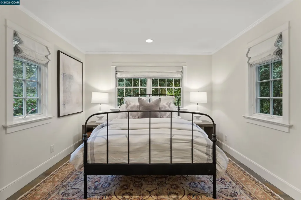 33 La Noria Orinda CA 94563