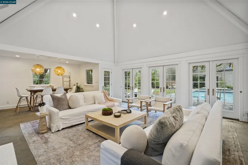 33 La Noria Orinda CA 94563