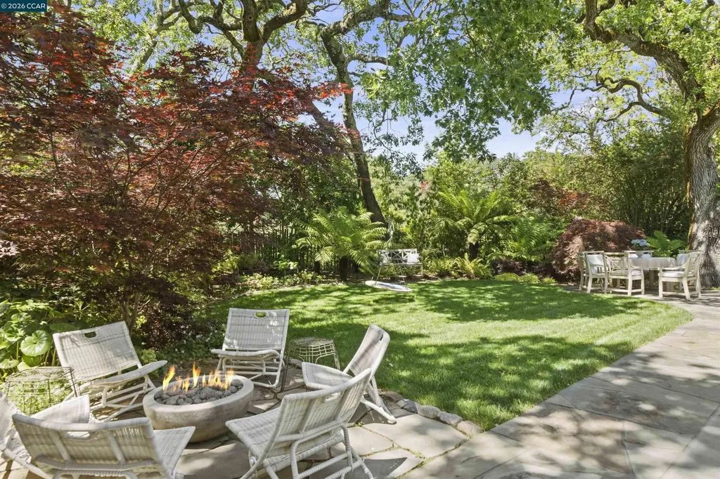 33 La Noria Orinda CA 94563