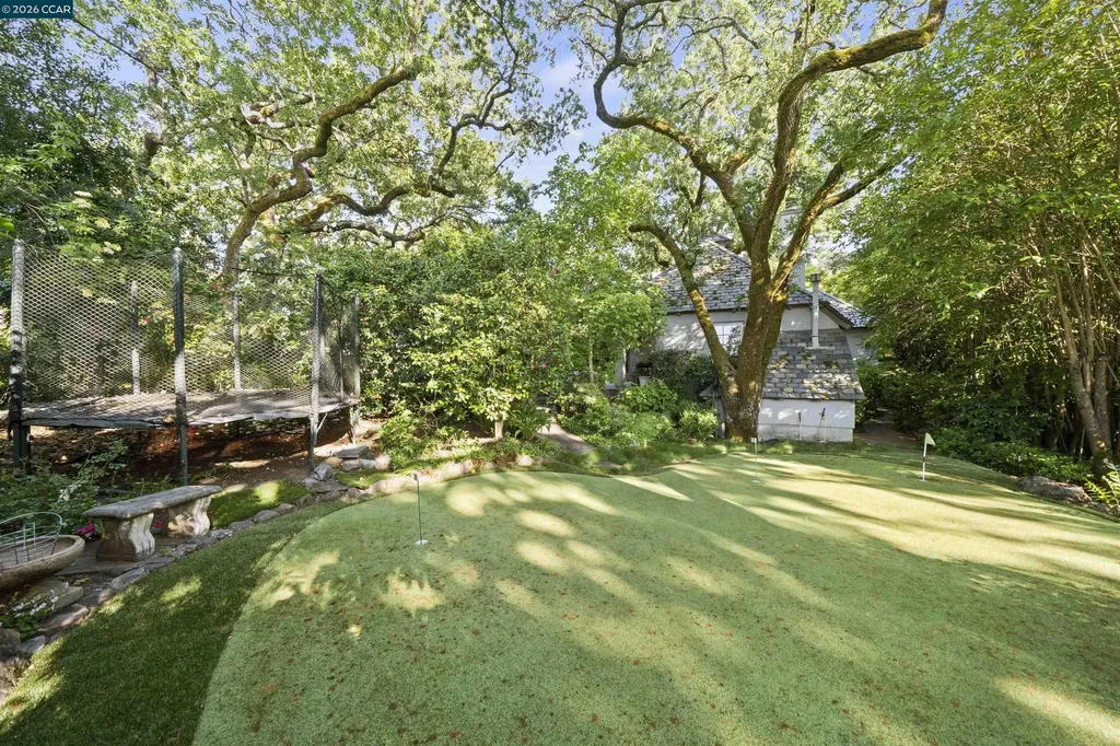 33 La Noria Orinda CA 94563