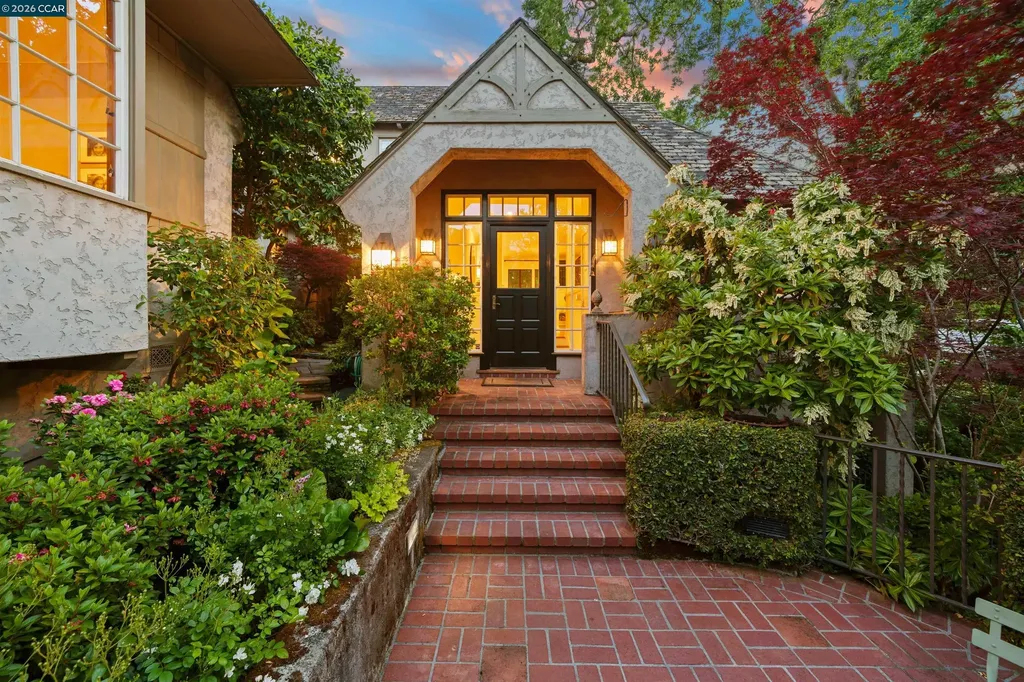 33 La Noria Orinda CA 94563