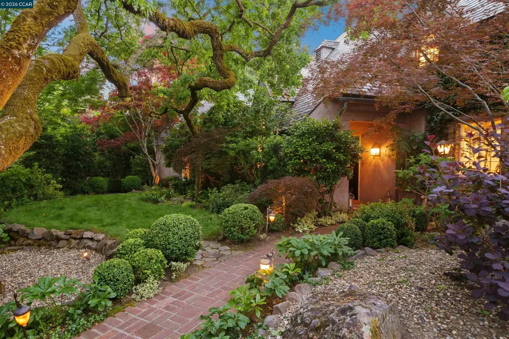 33 La Noria Orinda CA 94563