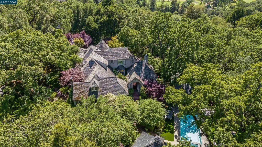 33 La Noria Orinda CA 94563