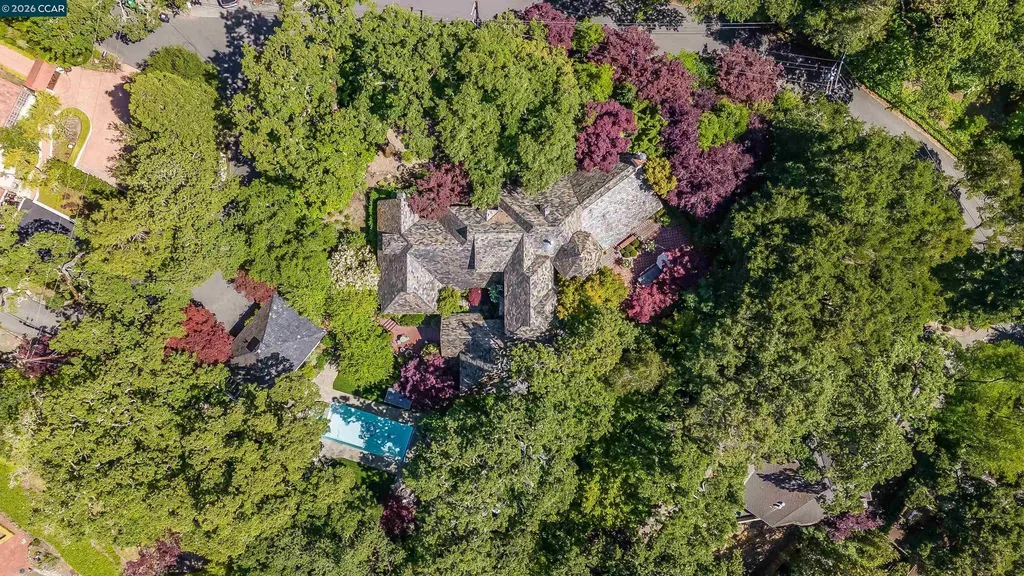 33 La Noria Orinda CA 94563