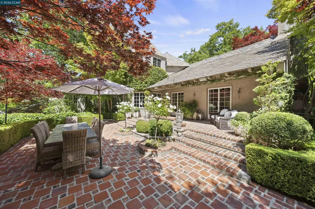33 La Noria Orinda CA 94563
