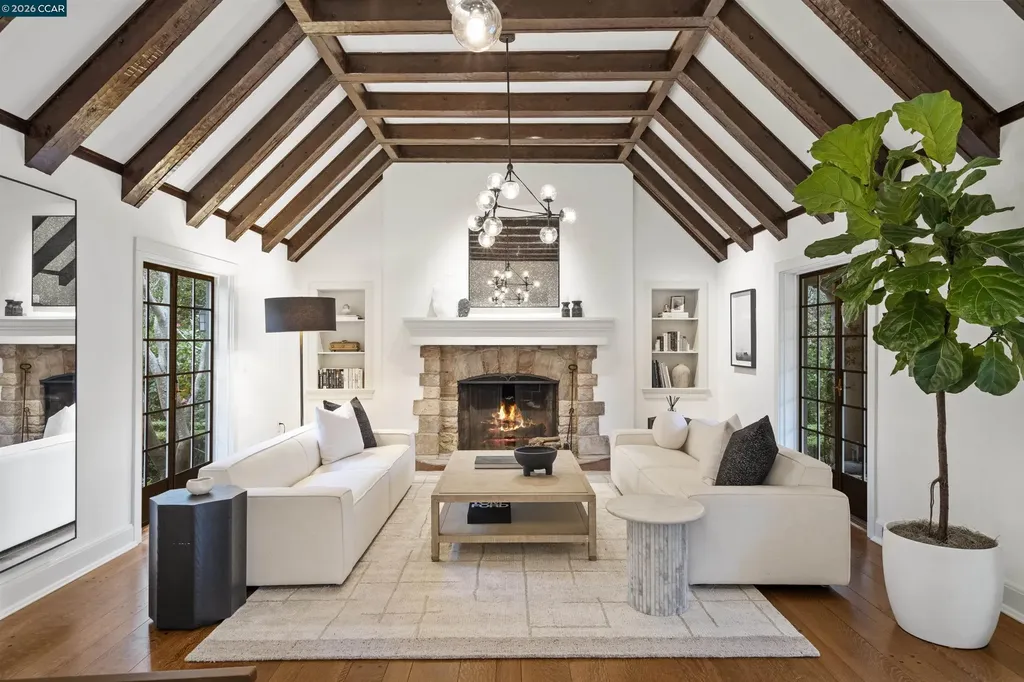 33 La Noria Orinda CA 94563